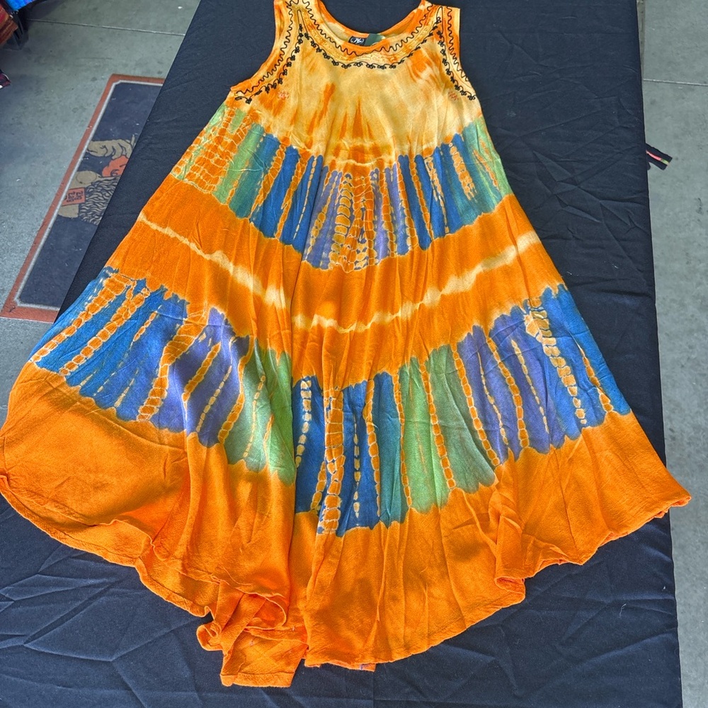Tie-Dye Sleeveless Boho Dress – Flowy & Vibrant - Picture 2 of 9